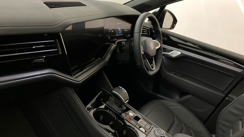 Volkswagen Touareg 3.0 V6 TDI 4Motion 286 Black Edition 5dr Tip Auto Diesel Estate